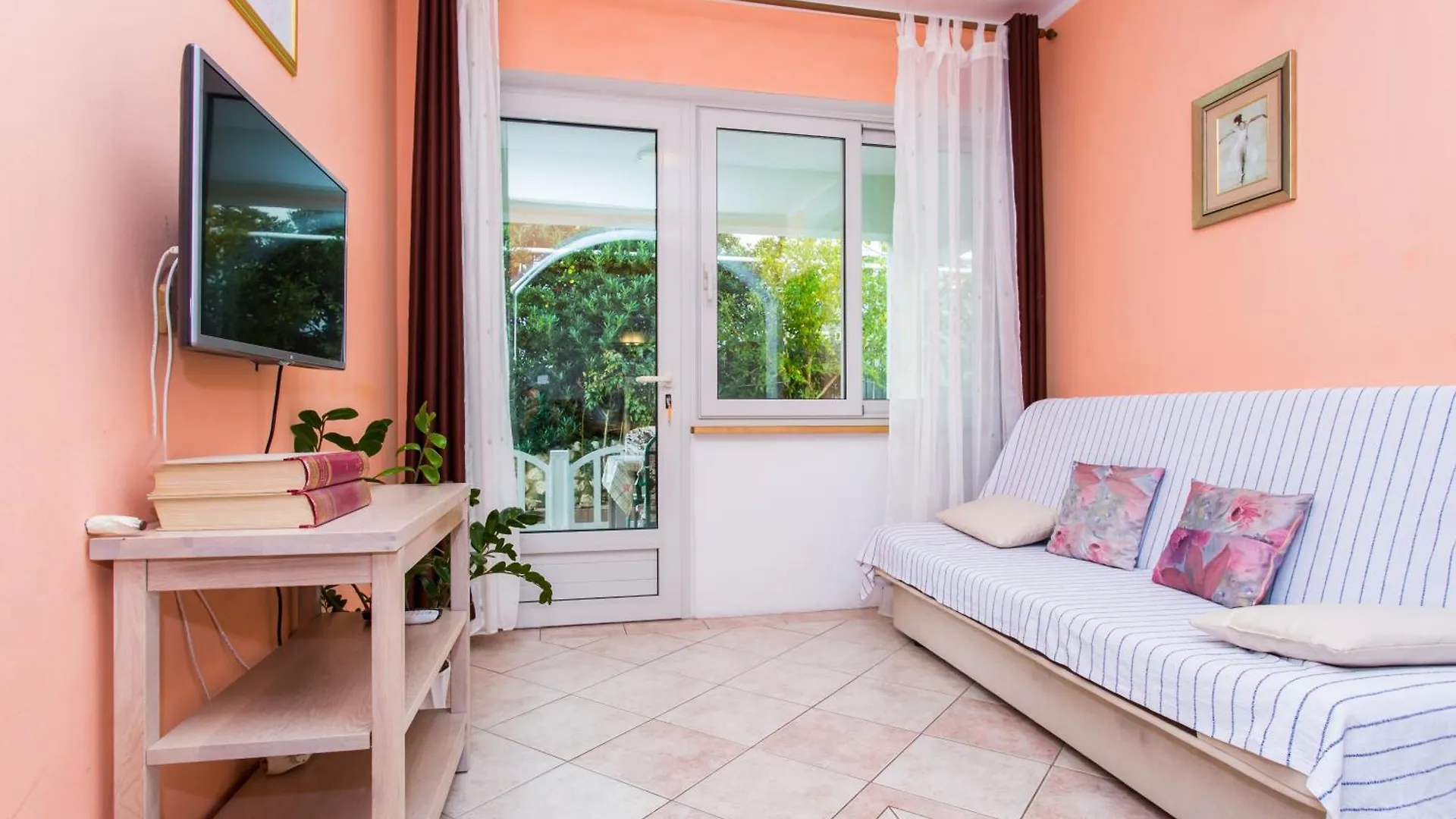 Apartments Luka 3 Baska  0*, Baska (Krk) Croatia