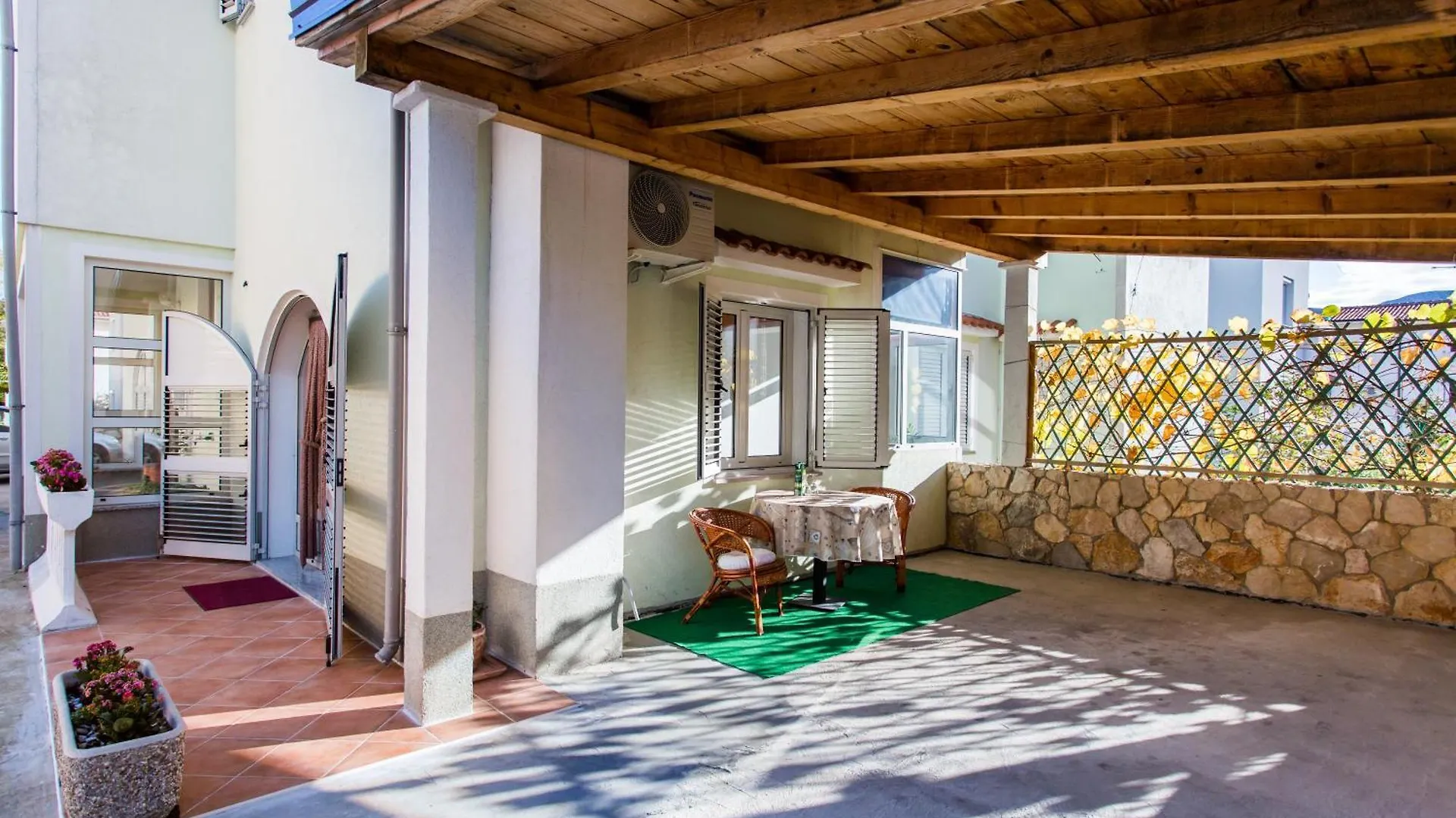 Apartments Luka 3 Baska  0*, Baska (Krk) Croatia