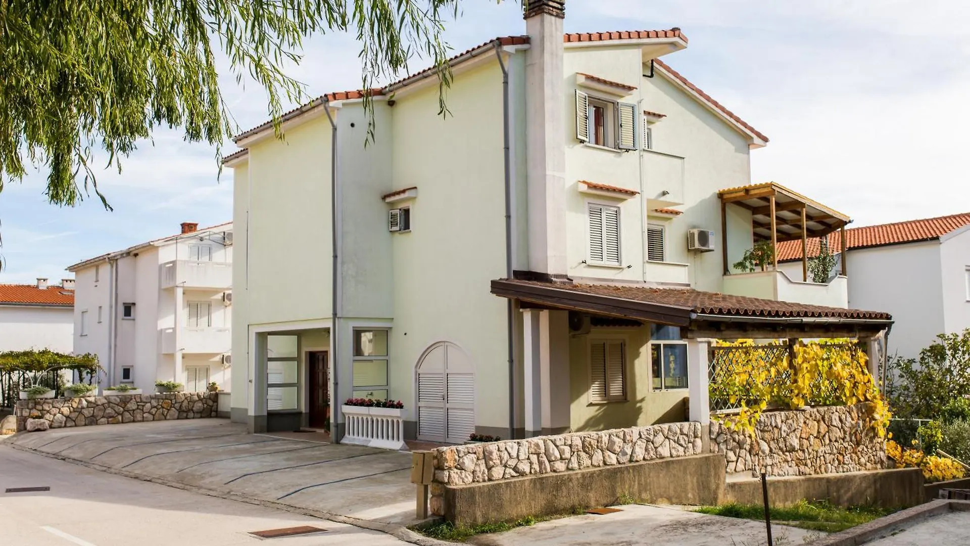 Apartments Luka 3 Baska  Croatia