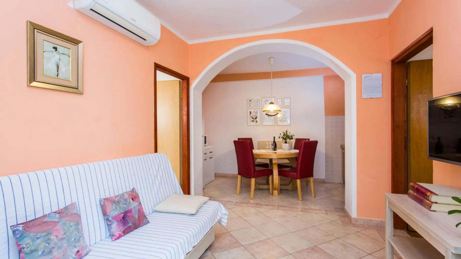 Apartments Luka 3 Baska  Croatia